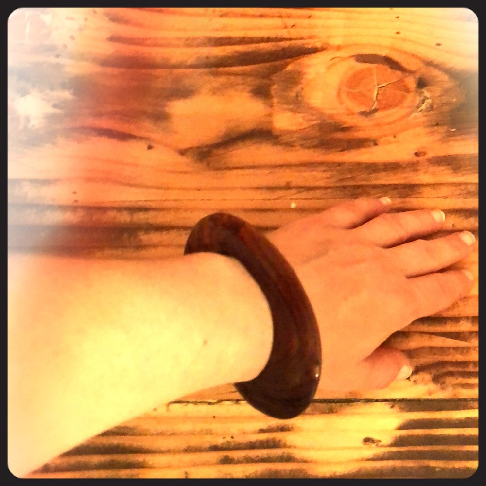 gorgeous wooden bracelet